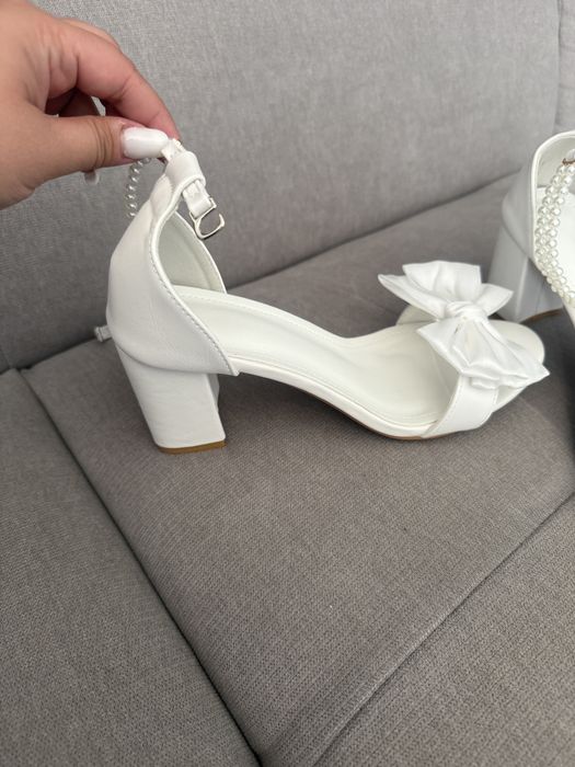 Sandale noi de ocazie sau mireasa