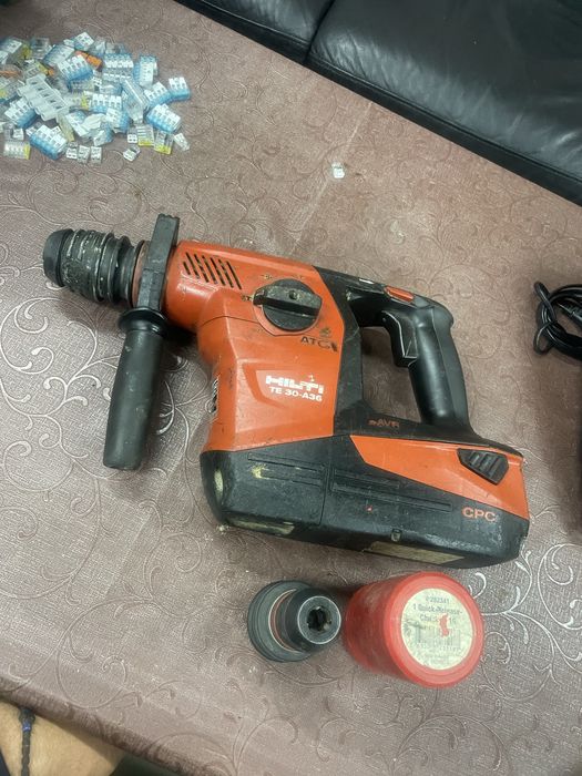 Перфоратор къртач HILTI TE 30-A36 с батерия и патронник