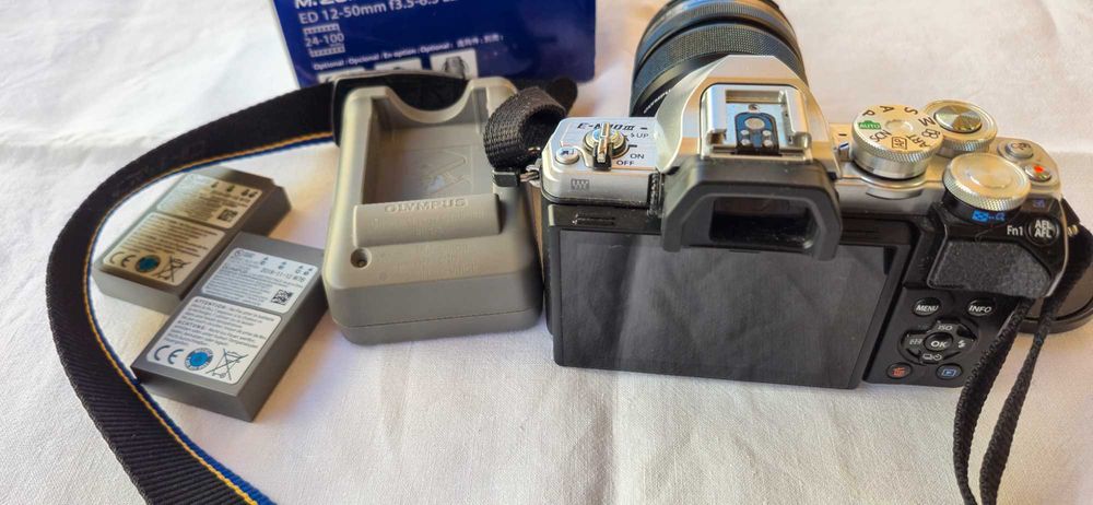 Olympus omd 10 mark III cu accesorii