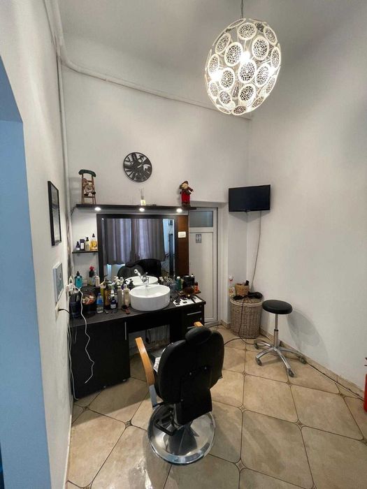 Urgent set complet frizerie scaun frizer dulap birou lavoar oglinda coafor