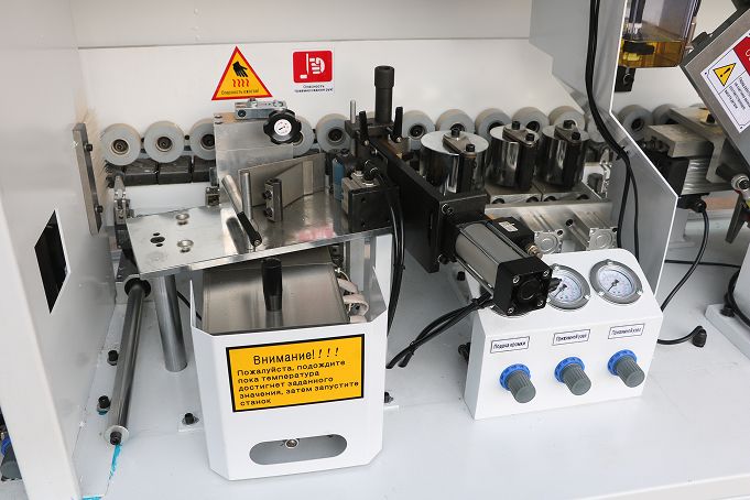 Закаточный станок DELTAMACHINERY DM-400F автомат
