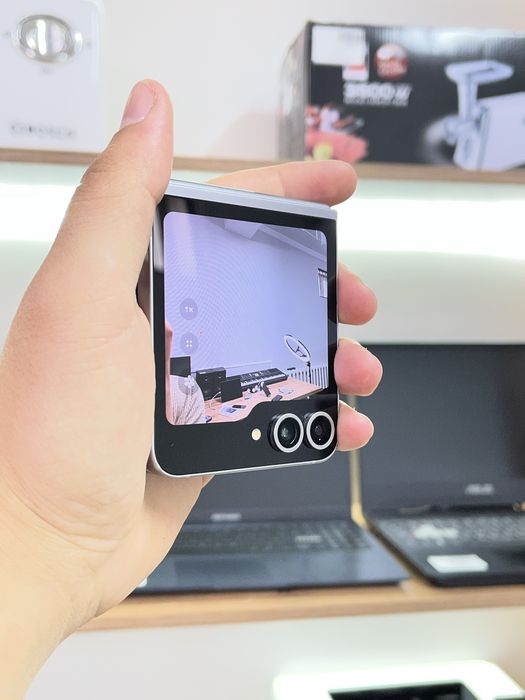 Samsung Galaxy Flip 6