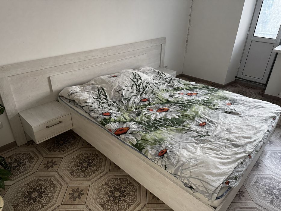 Продам спальный гарнитур