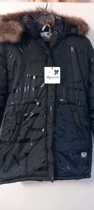 Продавам дамско яке Ново.