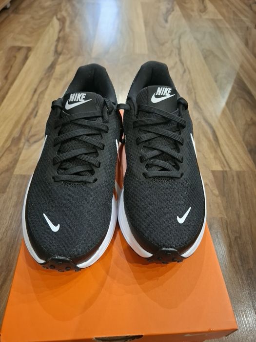 Дамски маратонки Nike Revolution 8