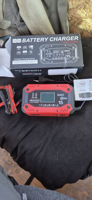 Зарядка для аккумулятора  12в ,автопускач, автопылесос ещё есть.