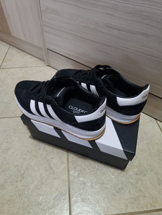 Маратонки  adidas