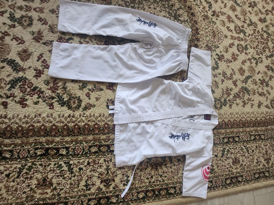 Спортивный костюм