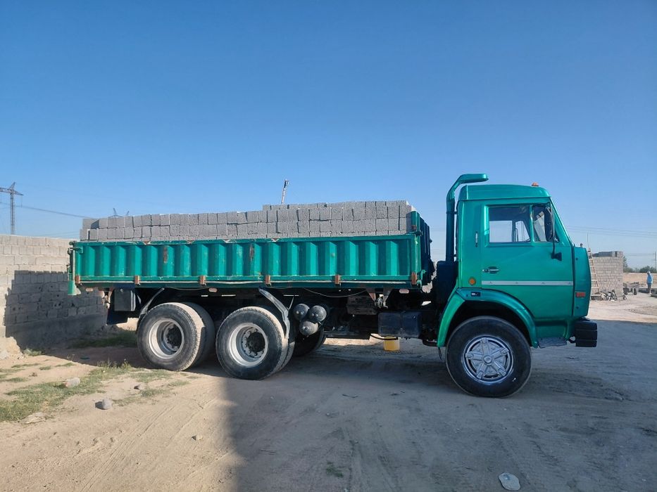 Kamaz ishlab turgan