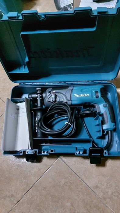 Masina de gresat pe acumulator Makita DGP180Z