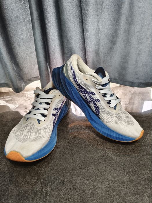 Оригинальные кроссовки Asics Novablast 3