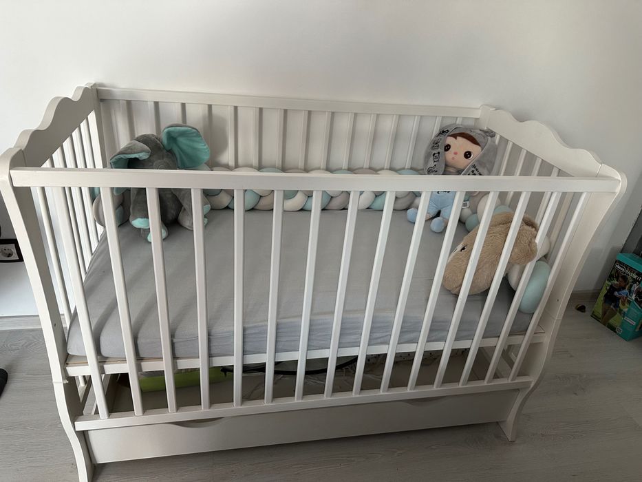 Pătuț bebelus cu sertar și saltea de cocos(lenjerii cadou)