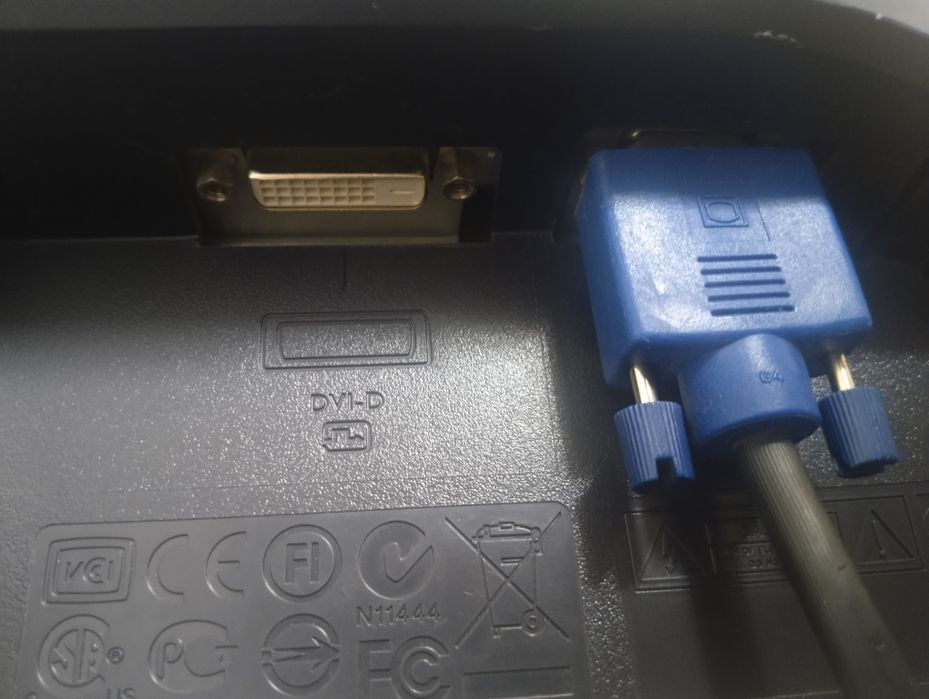 Монитор Benq 22 дюйма модель FP222W