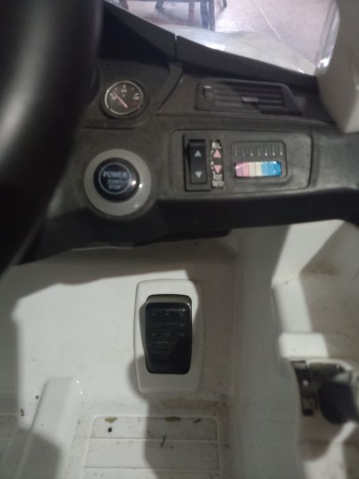 Vând sau schimb BMW, masinuta electrica