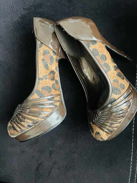 Обувки с висок ток