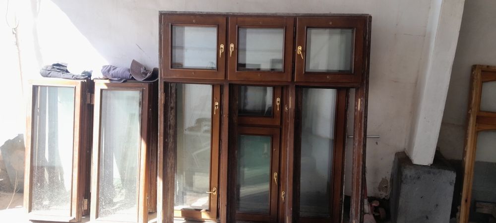 Rom sotladi holati yaxshi 5 dona 180×160  160×130. 157×143 oynalar bor