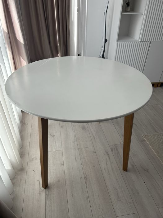 Masă Jysk model JEGIND Ø105 cm alb/natur