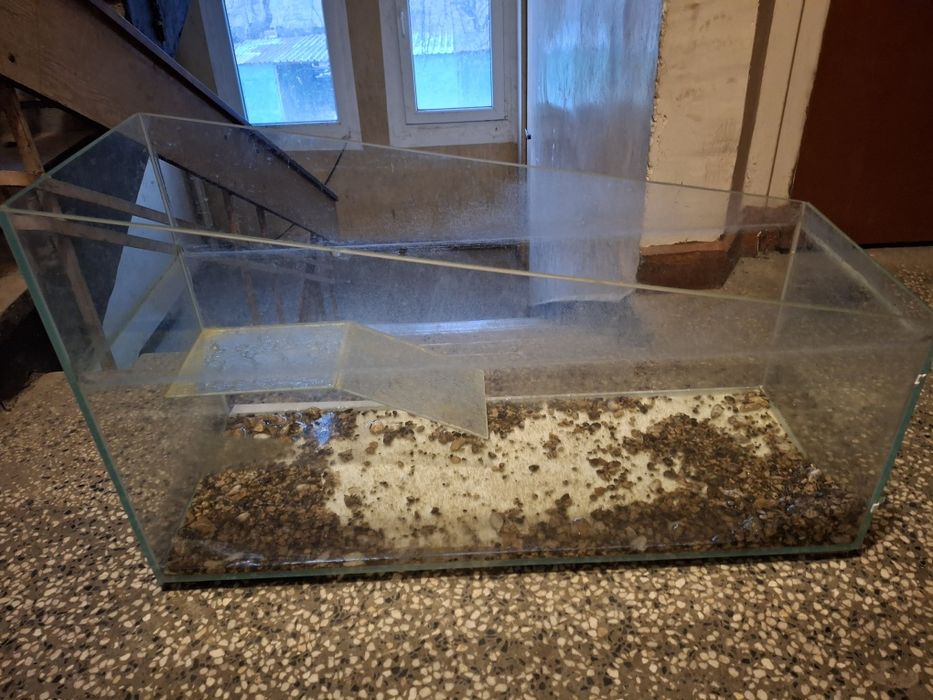 Продавам аквариум