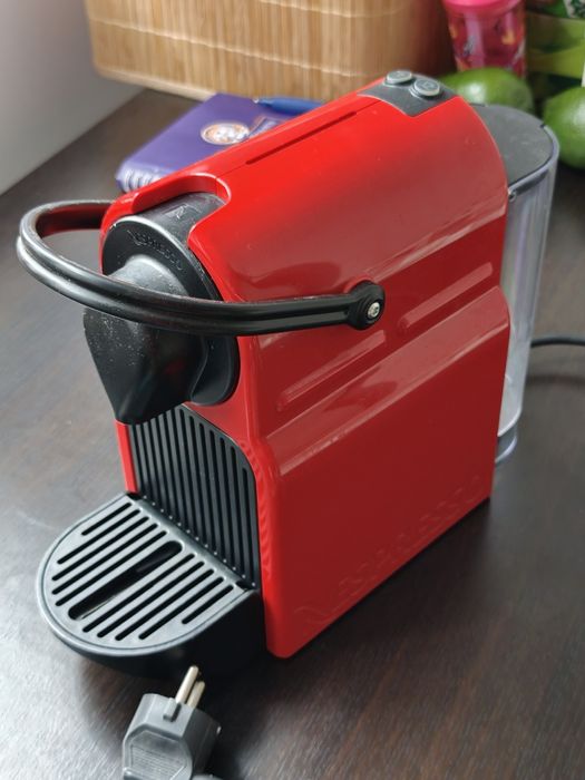 Espressor Nespresso Inissia Rosu