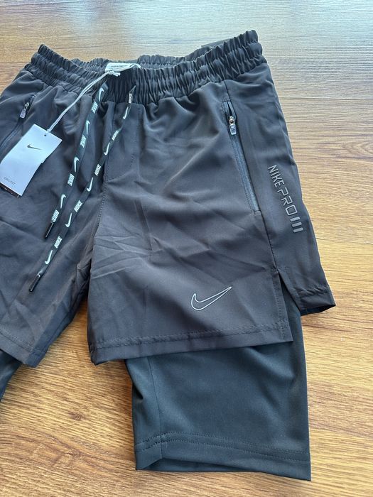 Мъжки шорти с клин Nike,черен цвят и гумирано лого