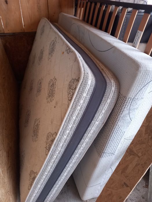 Doua.       bucati saltele