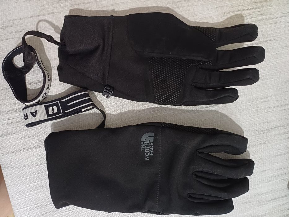 Ръкавици,очила/маска и насочени за ски или сноуборд