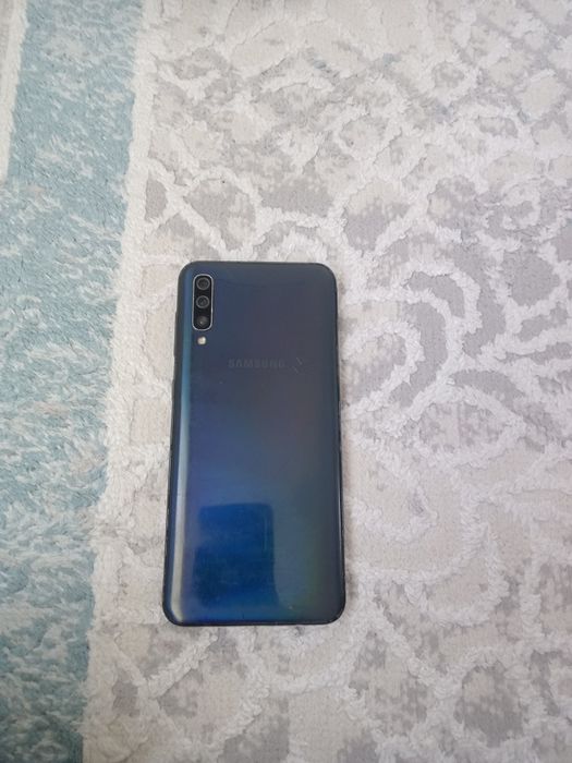 Samsung A50 64GB.