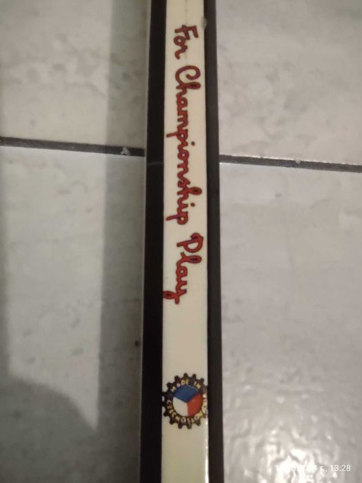 Ракети за тенис на корт и бадминтон