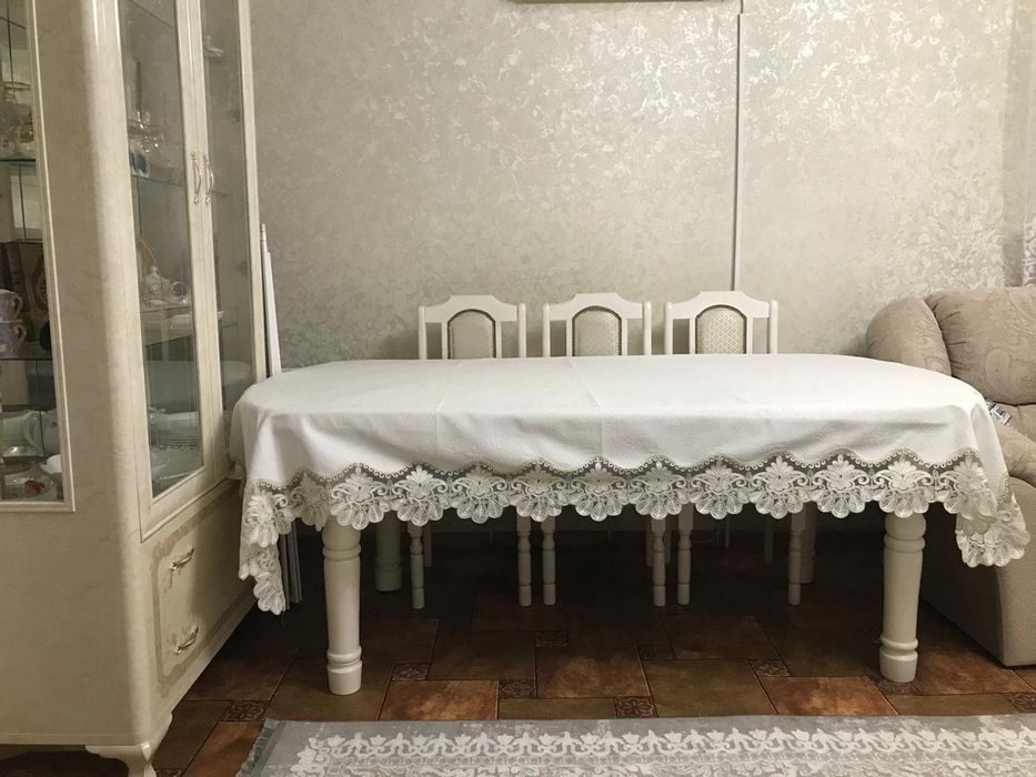 Продам стол для гостиной