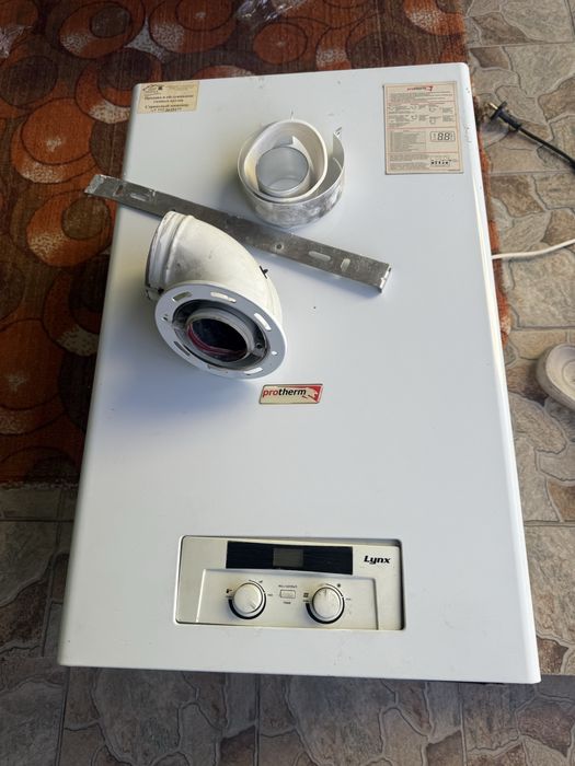 Котел протерм  на запчасти , сгорел плата , остольные детали работает