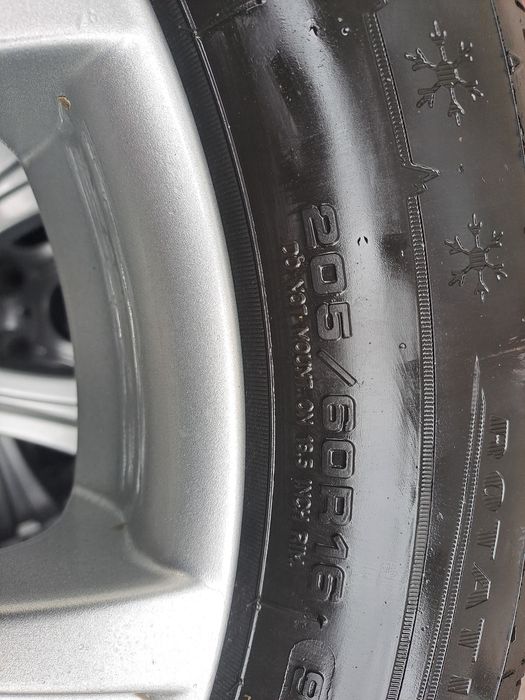 Set Roti ,Jante Aliaj 5x114.,3 16"Originale Renault cu.Anvelope Iarna Dunlop 205/60 R 16  Dot 2020