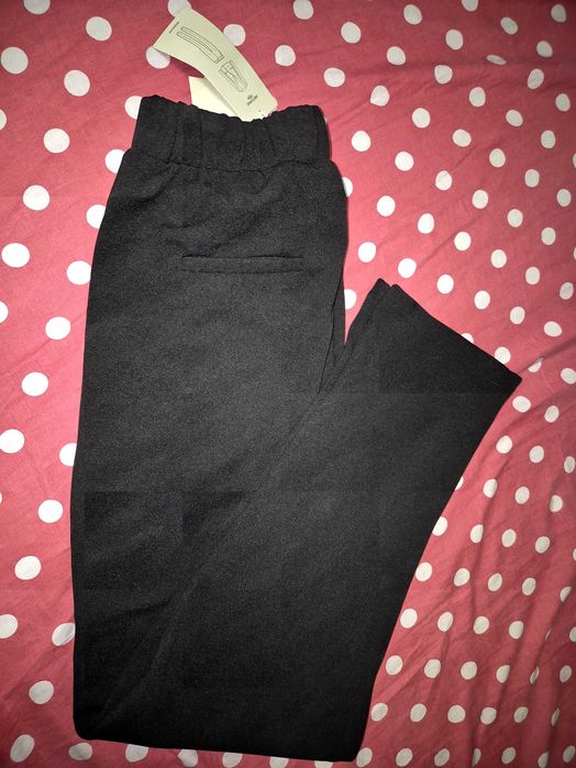 Pantaloni Reserved cu eticheta