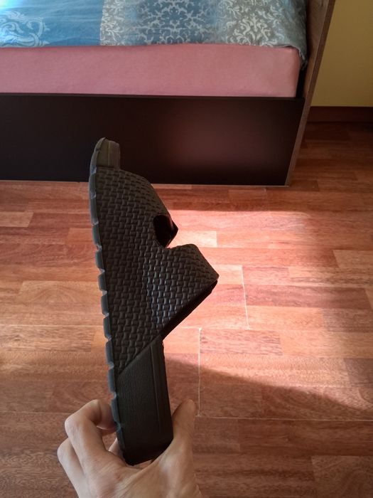 Чехли - черни и розови