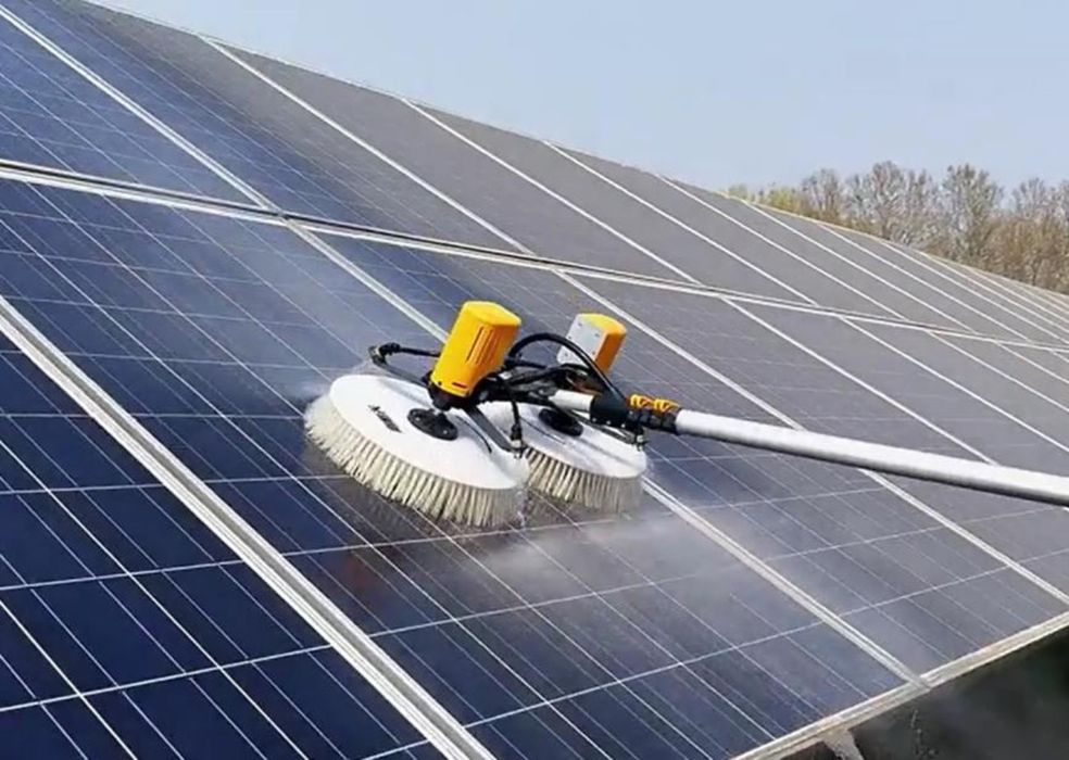 Metenăț și  spălare panouri fotovoltaice