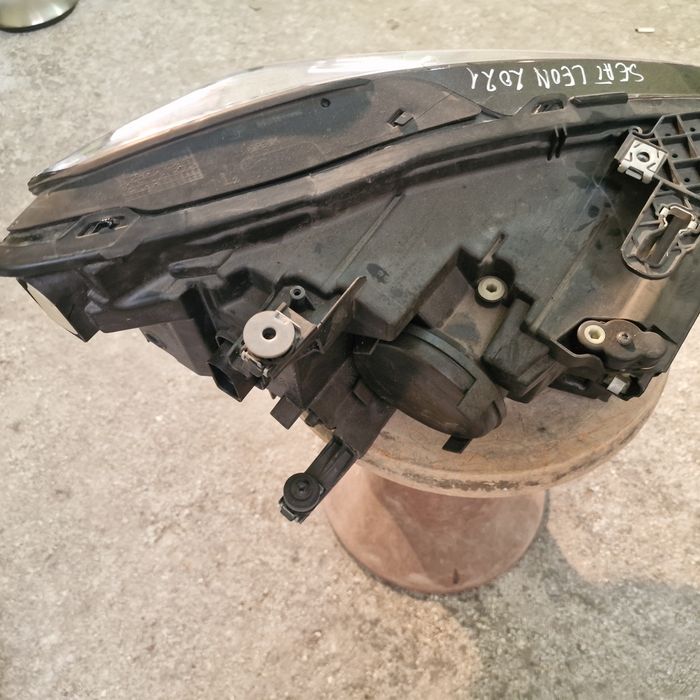 Seat Leon 2021 LED ляв фар