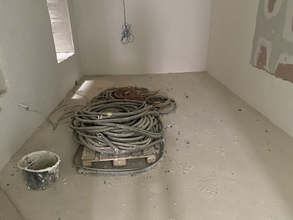 Vand, inchiriez pompa tencuit mecanizata