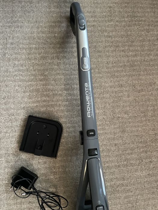 Aspirator vertical cu acumulator Rowenta