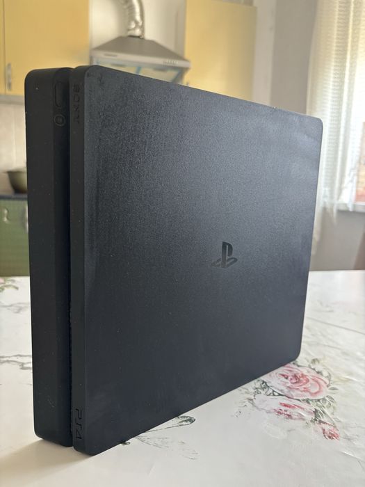 Playstation 4 slim
