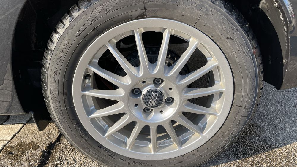 Vand jenti cu cauciucuri de iarna pentru Dacia Logan