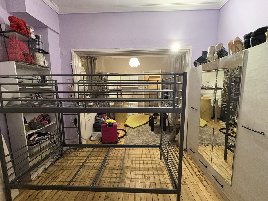 Метално двуетажно легло