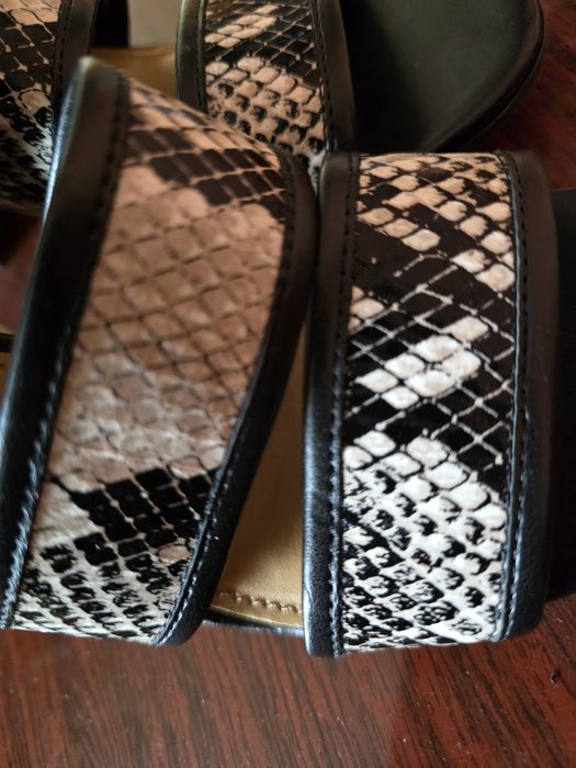 Продам босоножки женские