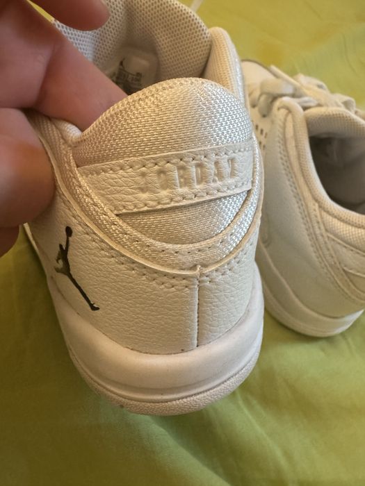 Jordans albi pentru copii, marimea 28,5 unisex