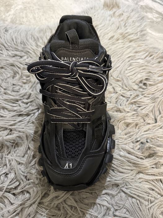 Balenciaga track