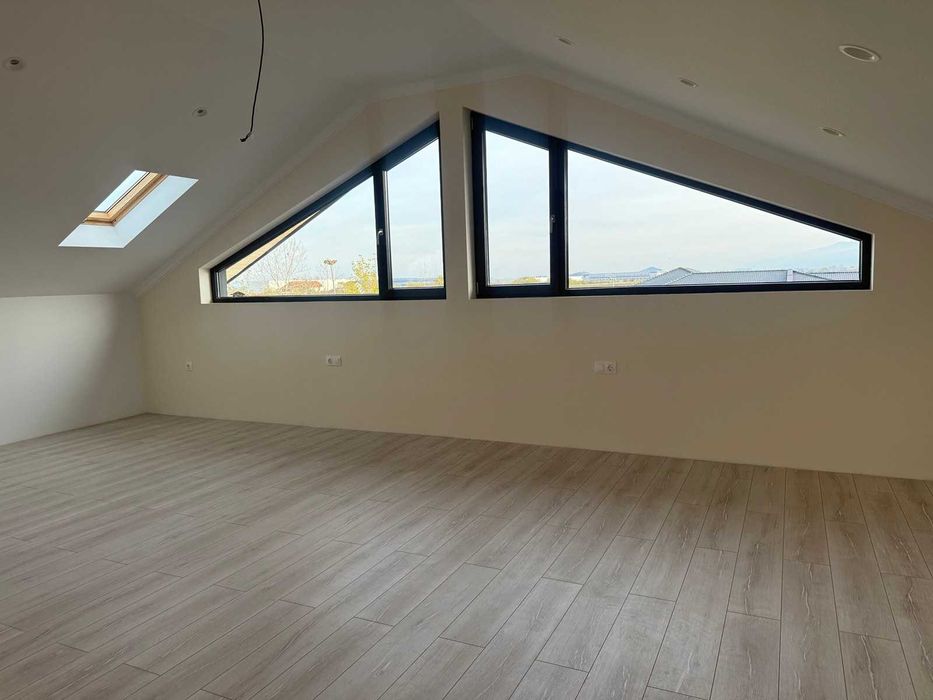 Продава се Къща в с. Радиново, Област Пловдив - 360 кв.м за 566 €/кв.м - Снимка #16