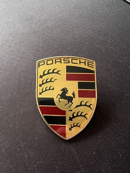 Эмблема Porsche Cayenne/911/Macan