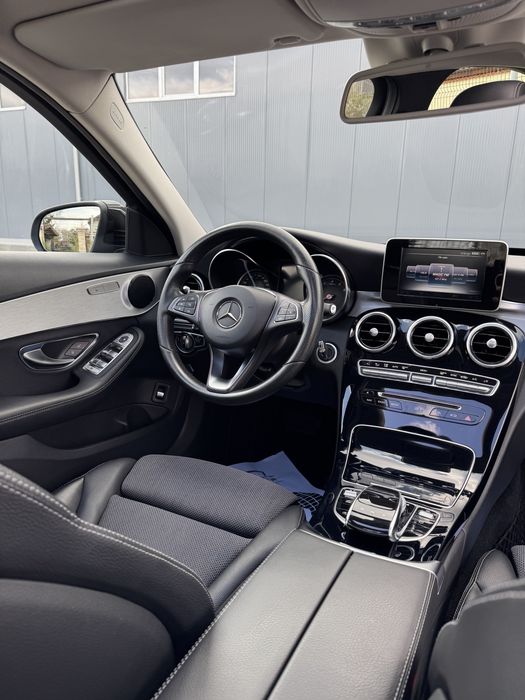 Proprietar vand Mercedes C Class 200 benzina 184cp