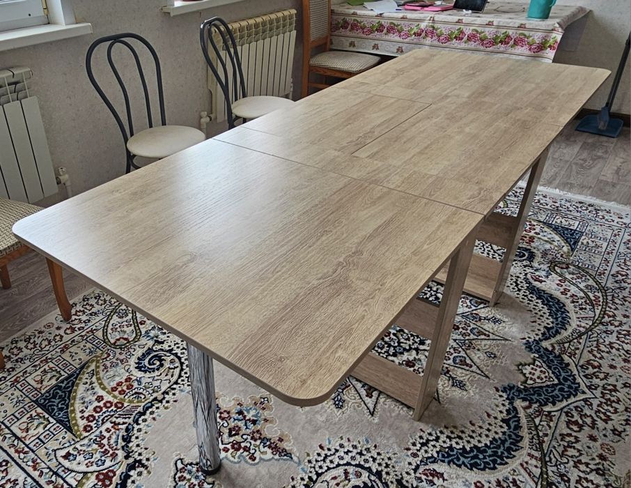 Продам обеденный стол