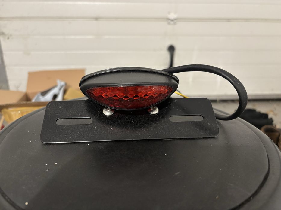 Suport numar moto cu stop si iluminare numar led