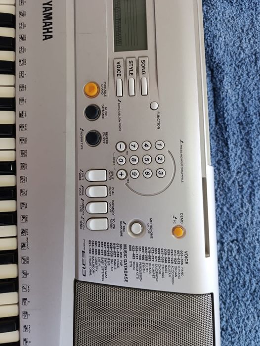 Продам синтезатор Yamaha PSR-E303.