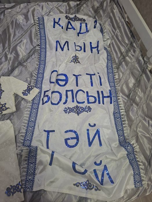 Продам костюм для мальчика на годик